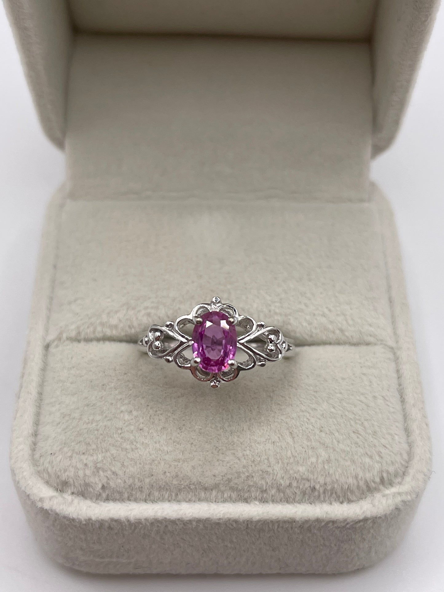 18ct white gold pink sapphire ring