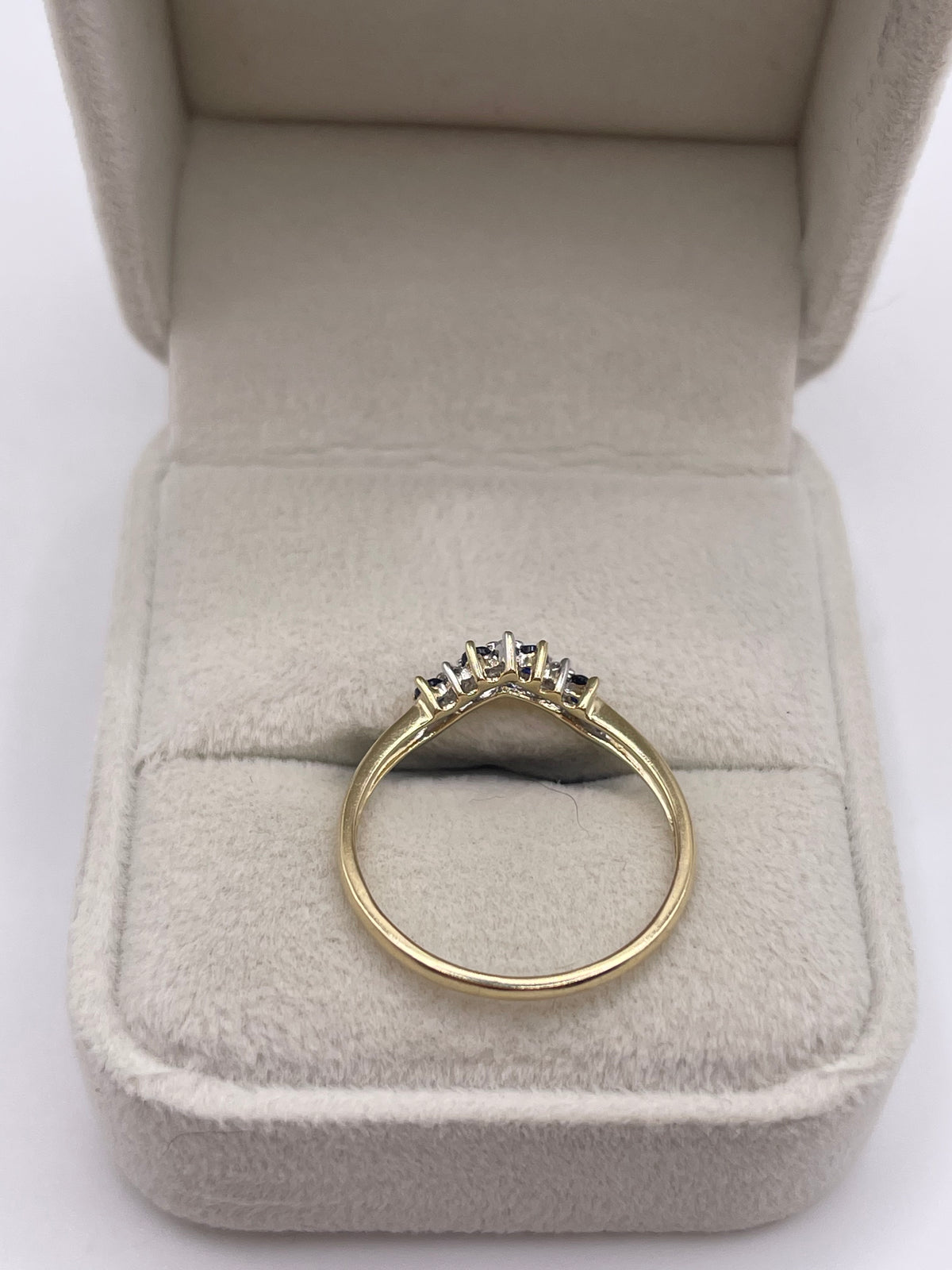 9ct gold sapphire and diamond ring
