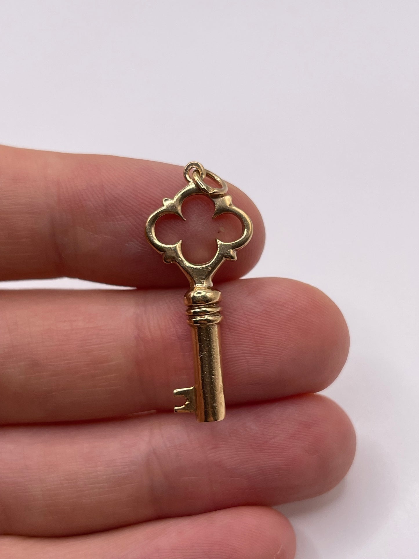 9ct gold key pendant