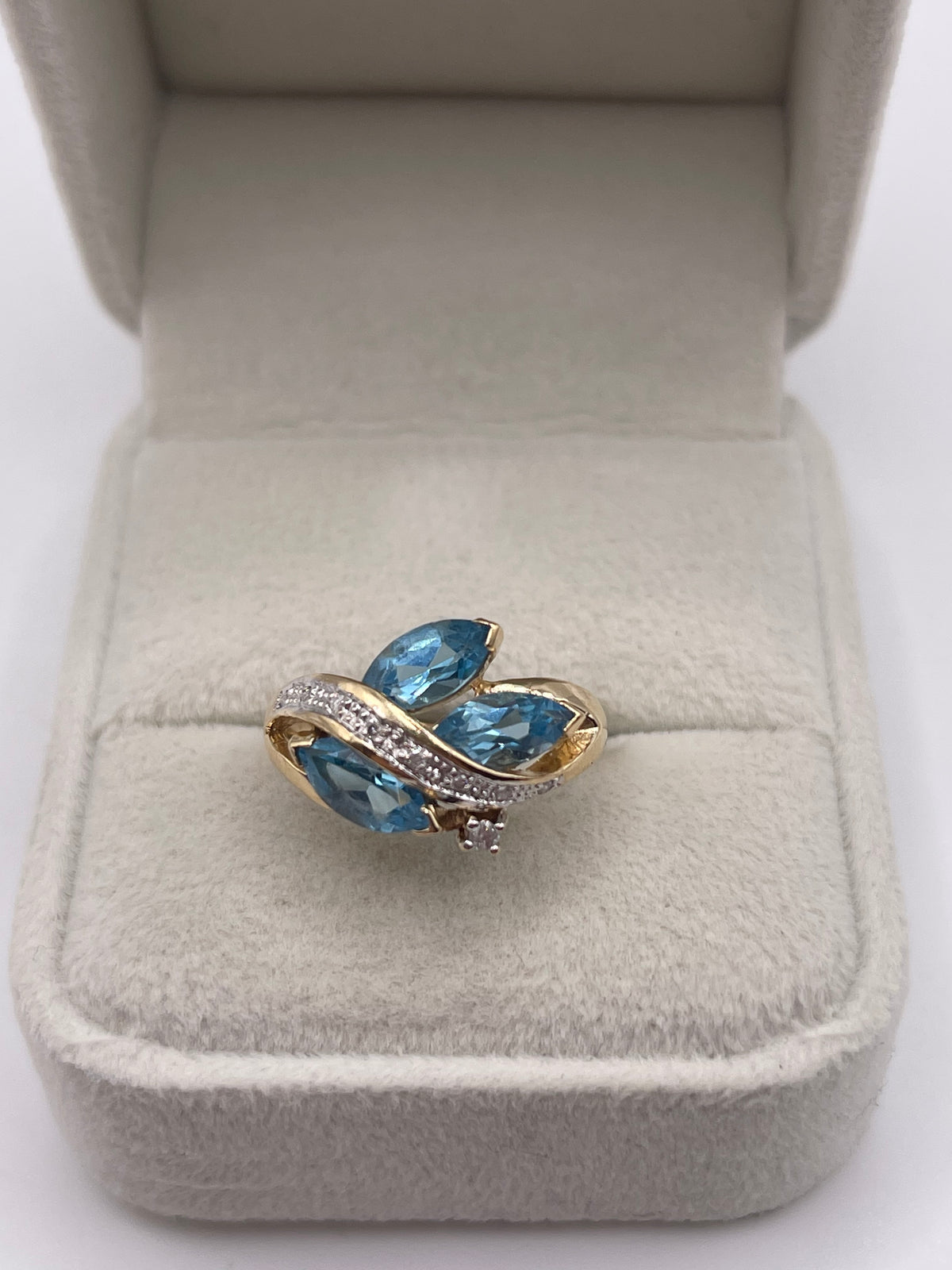 9ct gold topaz and diamond ring