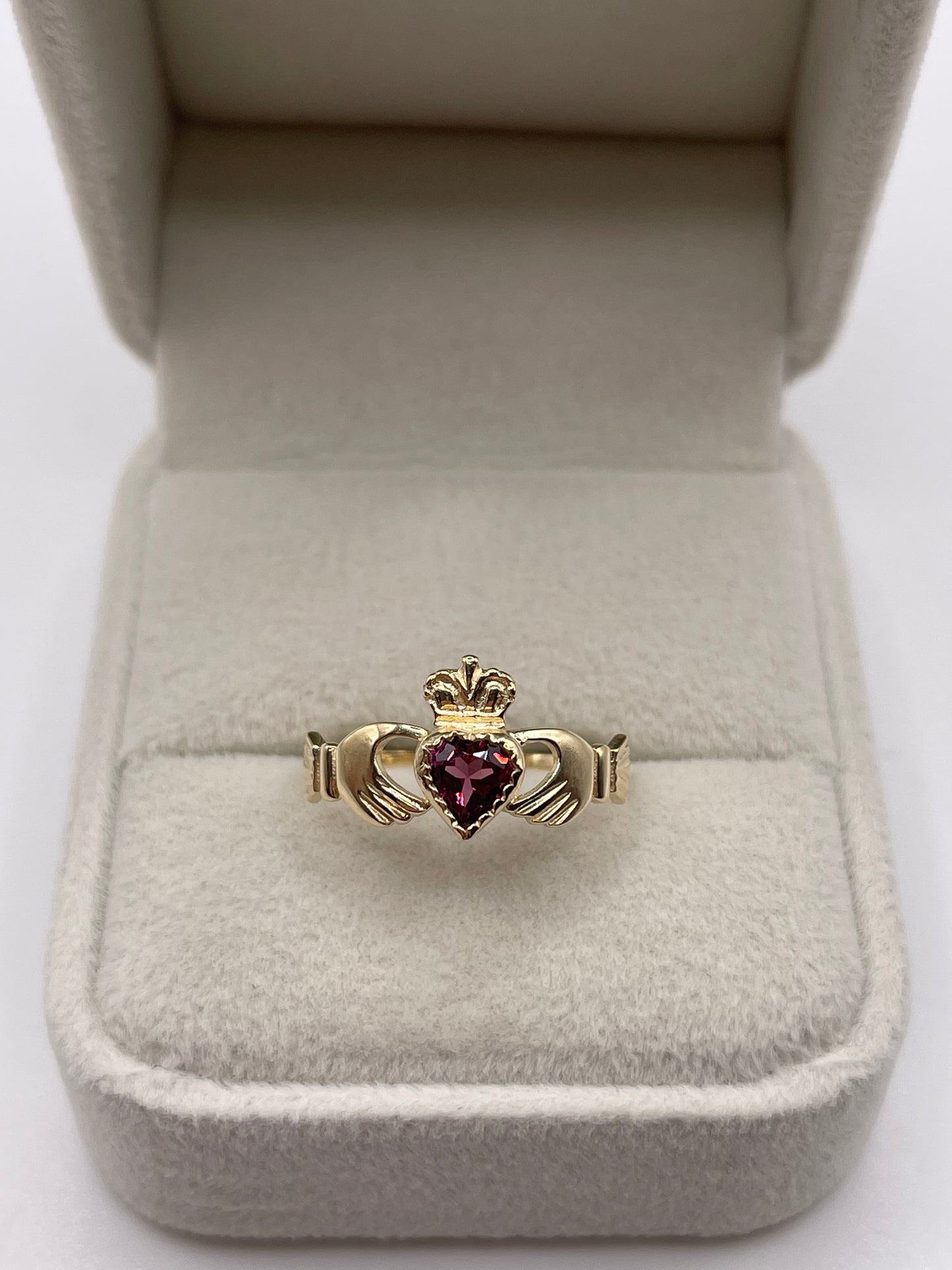 9ct gold almandine garnet claddagh ring