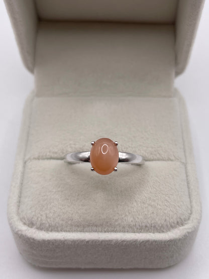 9ct white gold peach moonstone ring