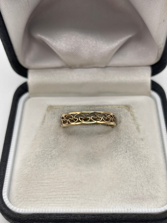 9ct gold patterned band