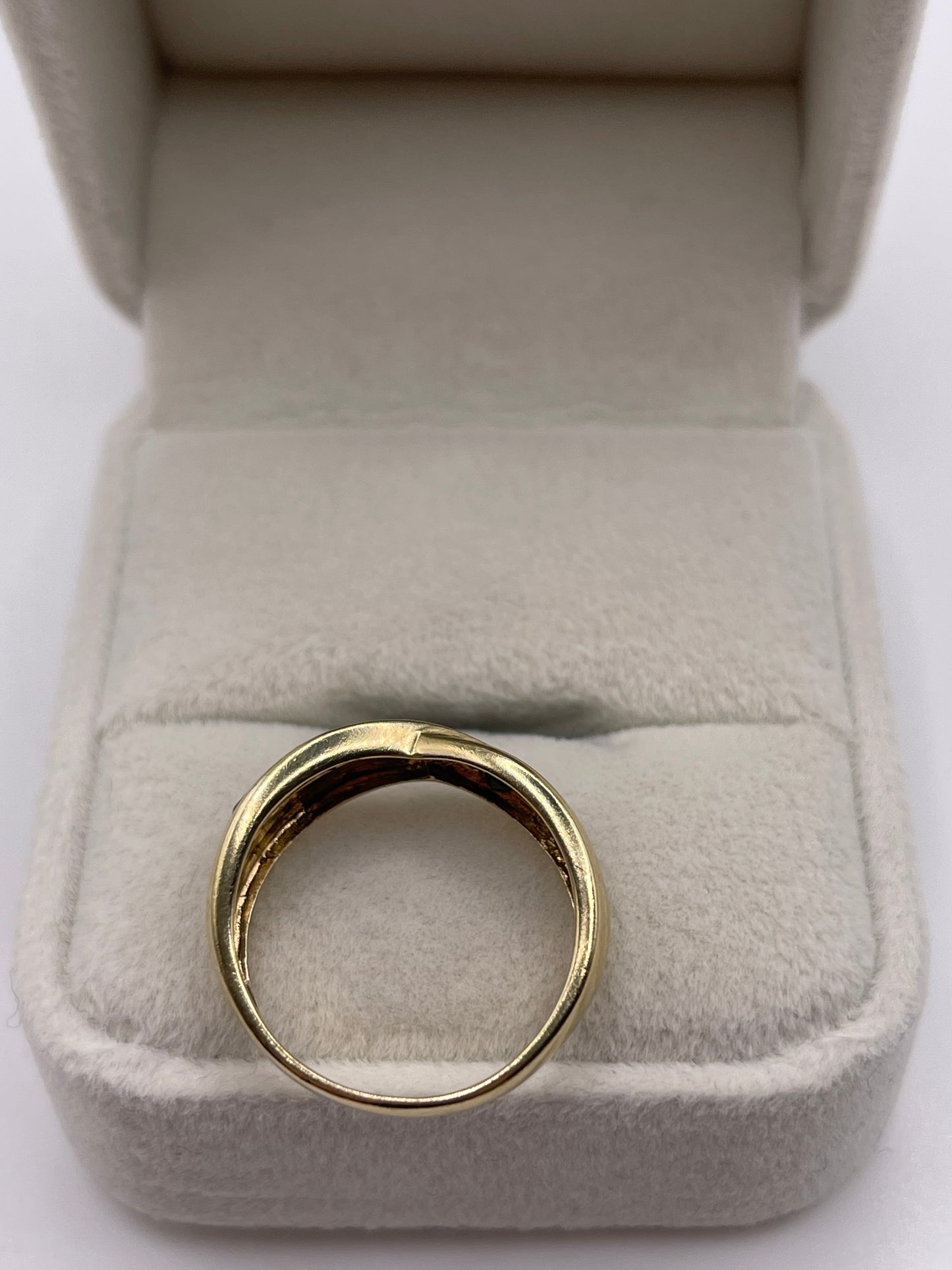 9ct gold sapphire and diamond ring