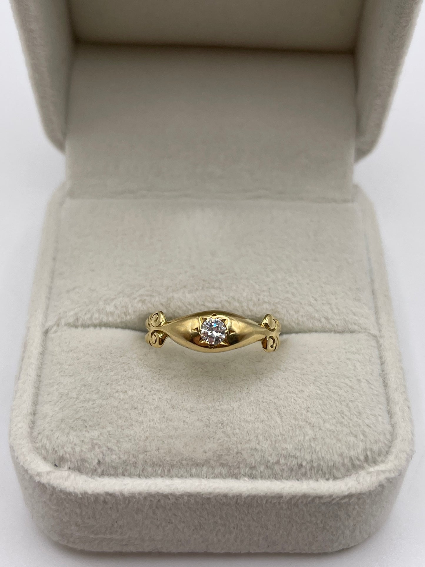 18ct gold diamond ring