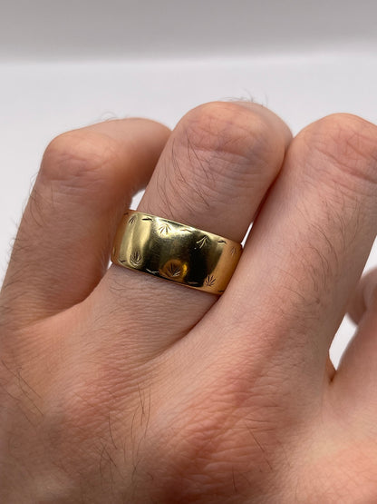 9ct gold patterned band