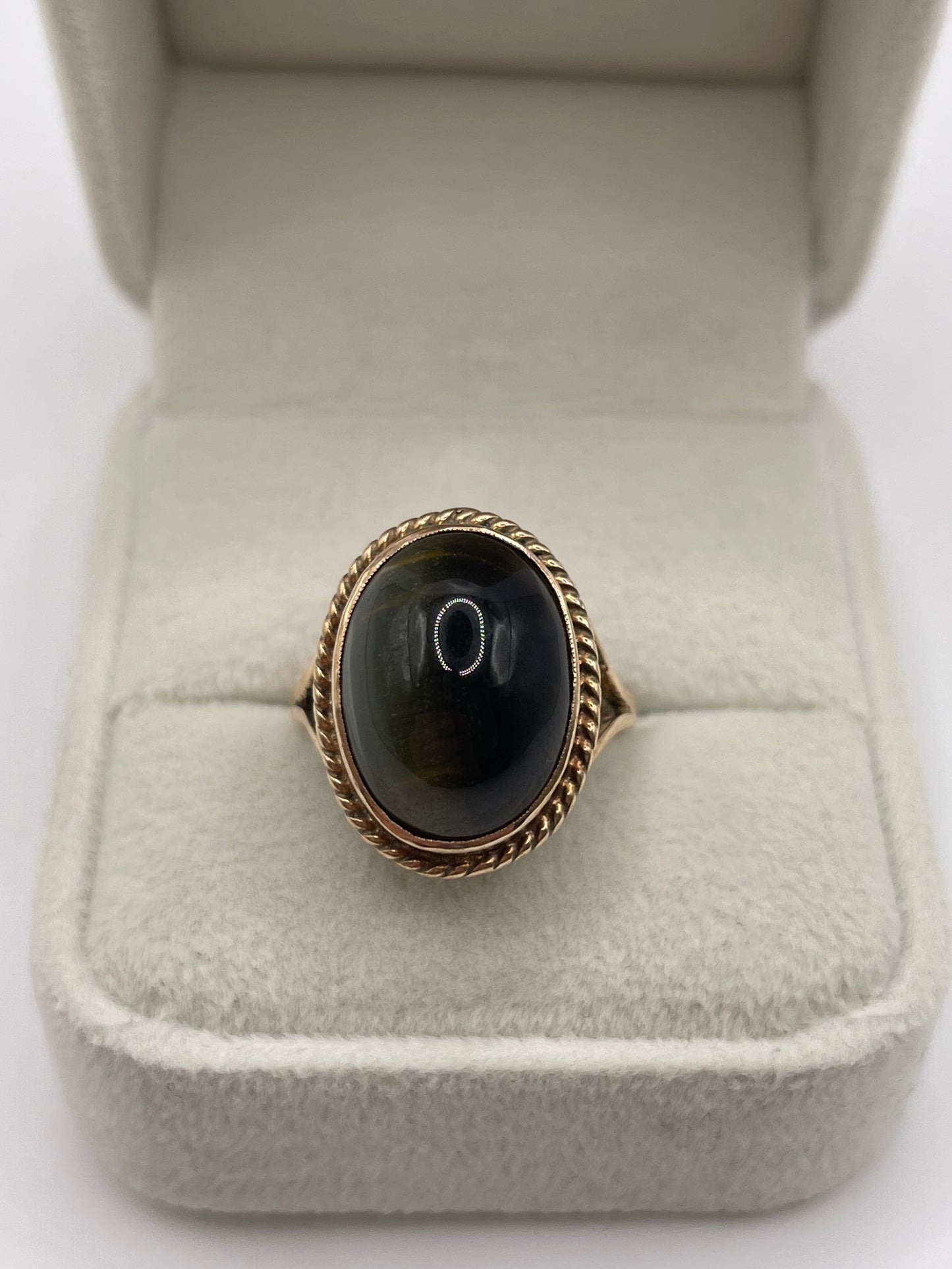 9ct gold tigers eye ring