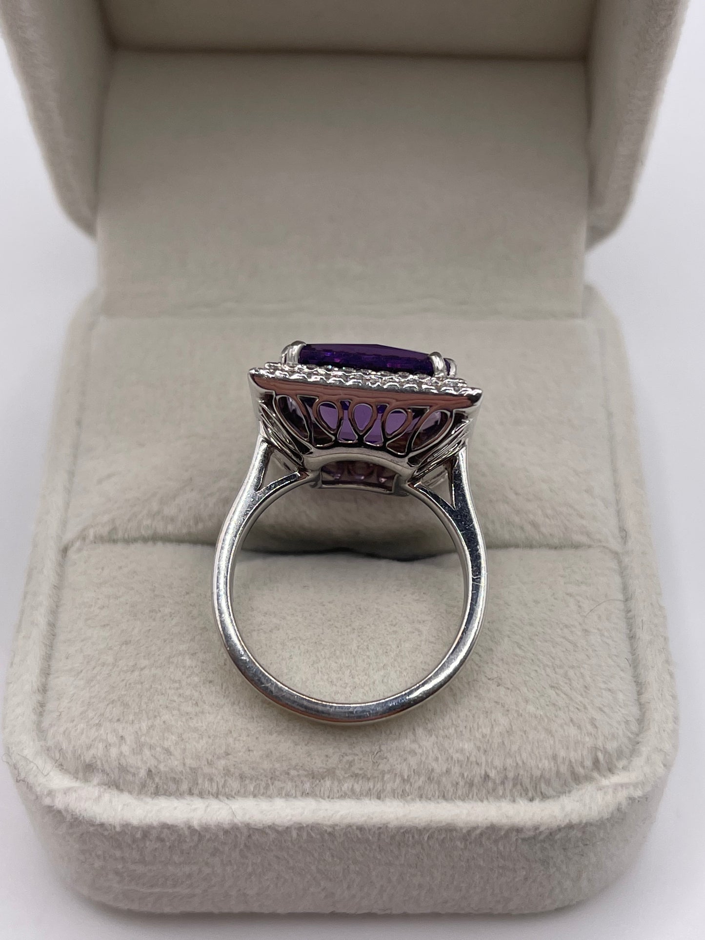 18ct white gold amethyst and diamond ring