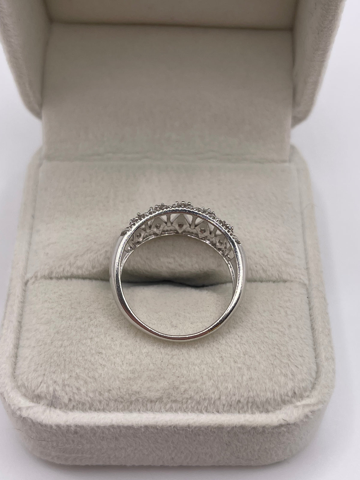 9ct white gold diamond cluster ring