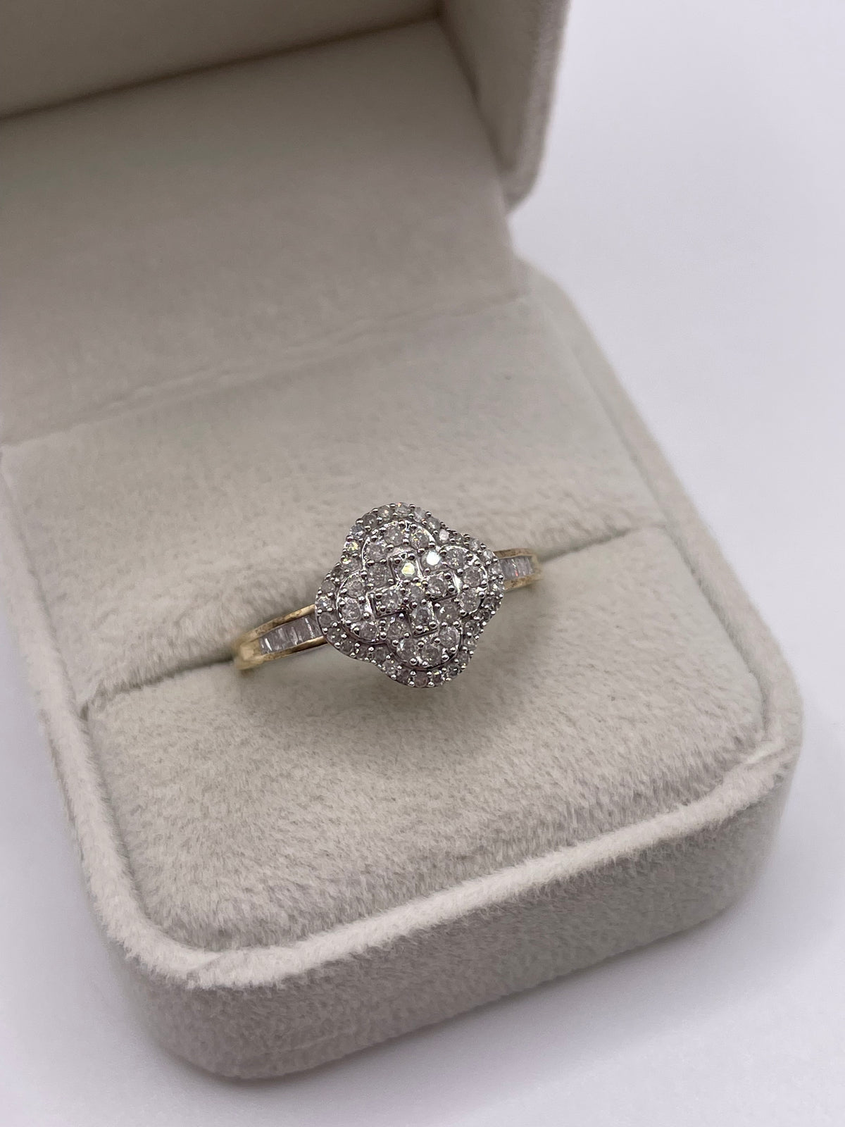 9ct gold diamond cluster ring