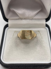 Load image into Gallery viewer, 9ct gold signet ring
