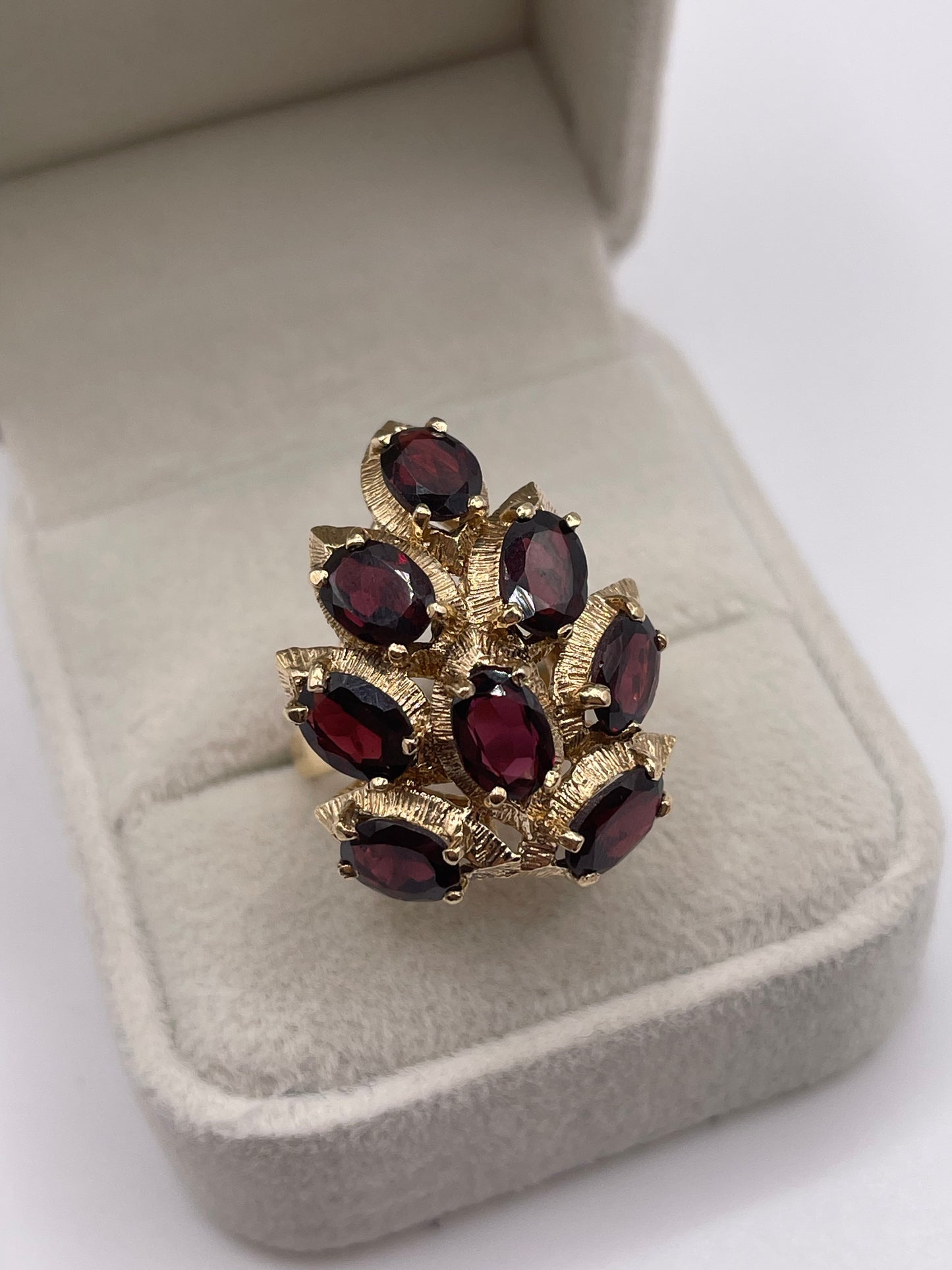 9ct gold garnet cluster ring