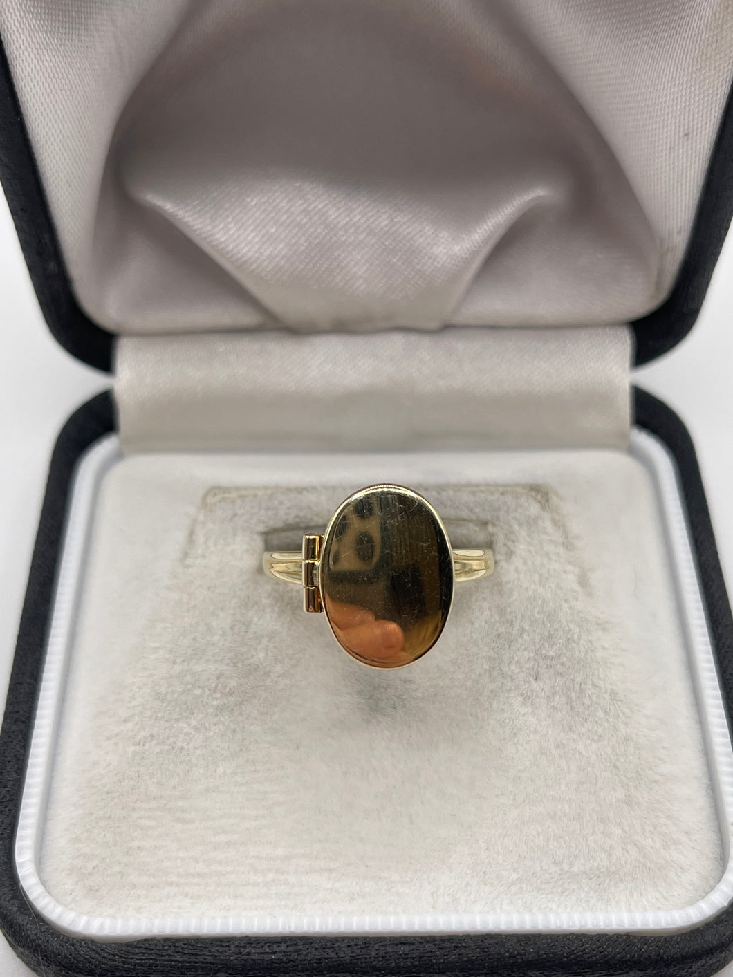 9ct gold locket ring