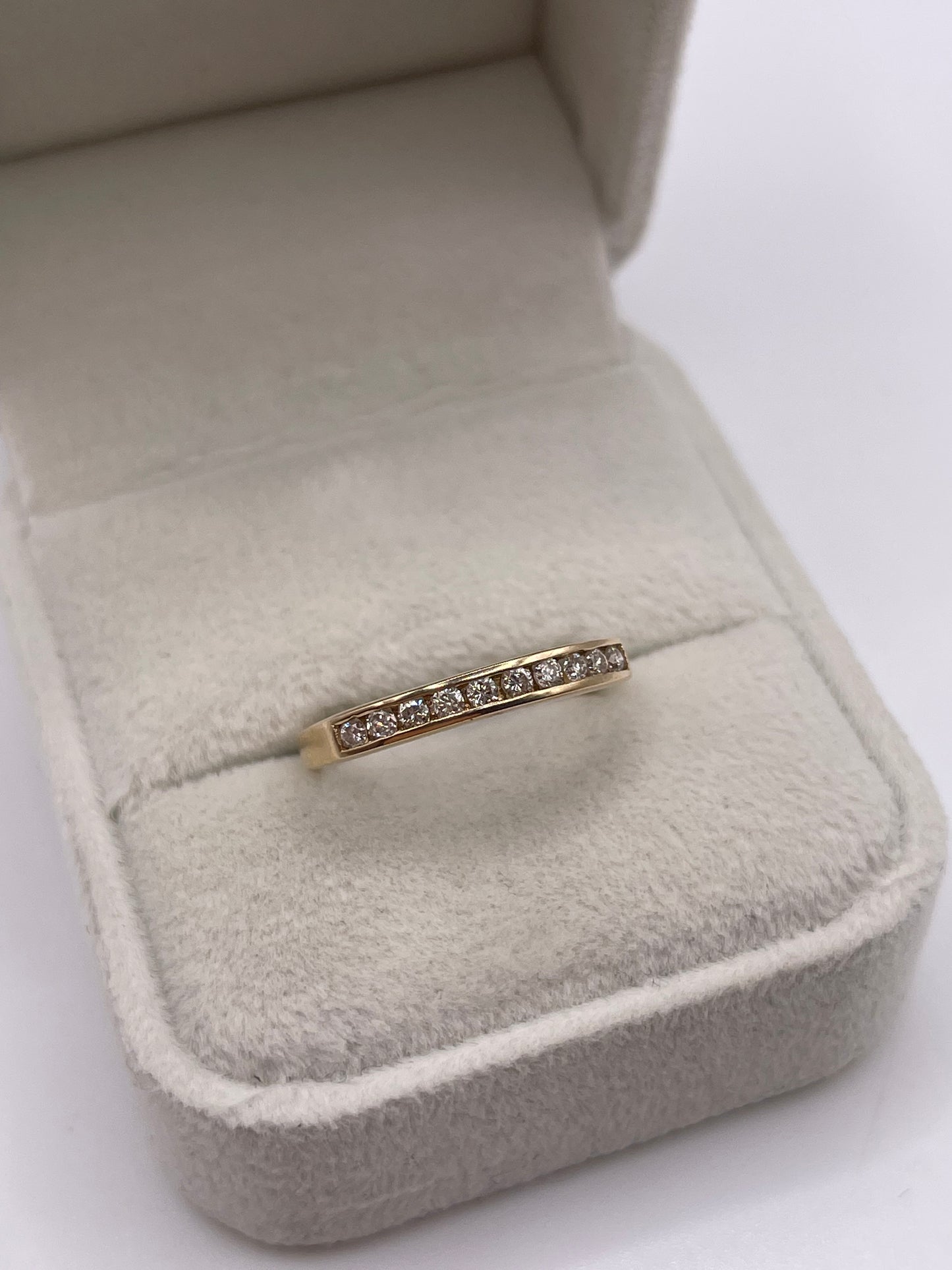 9ct gold diamond ring