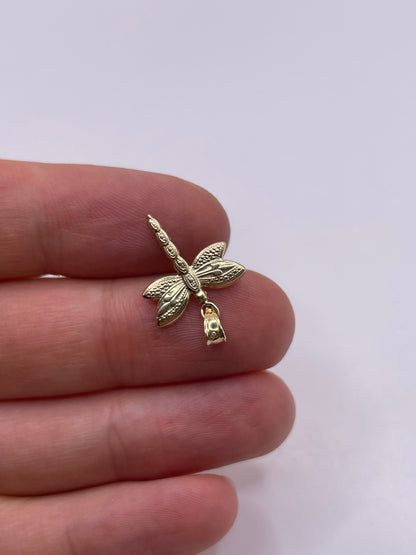 9ct gold dragonfly pendant