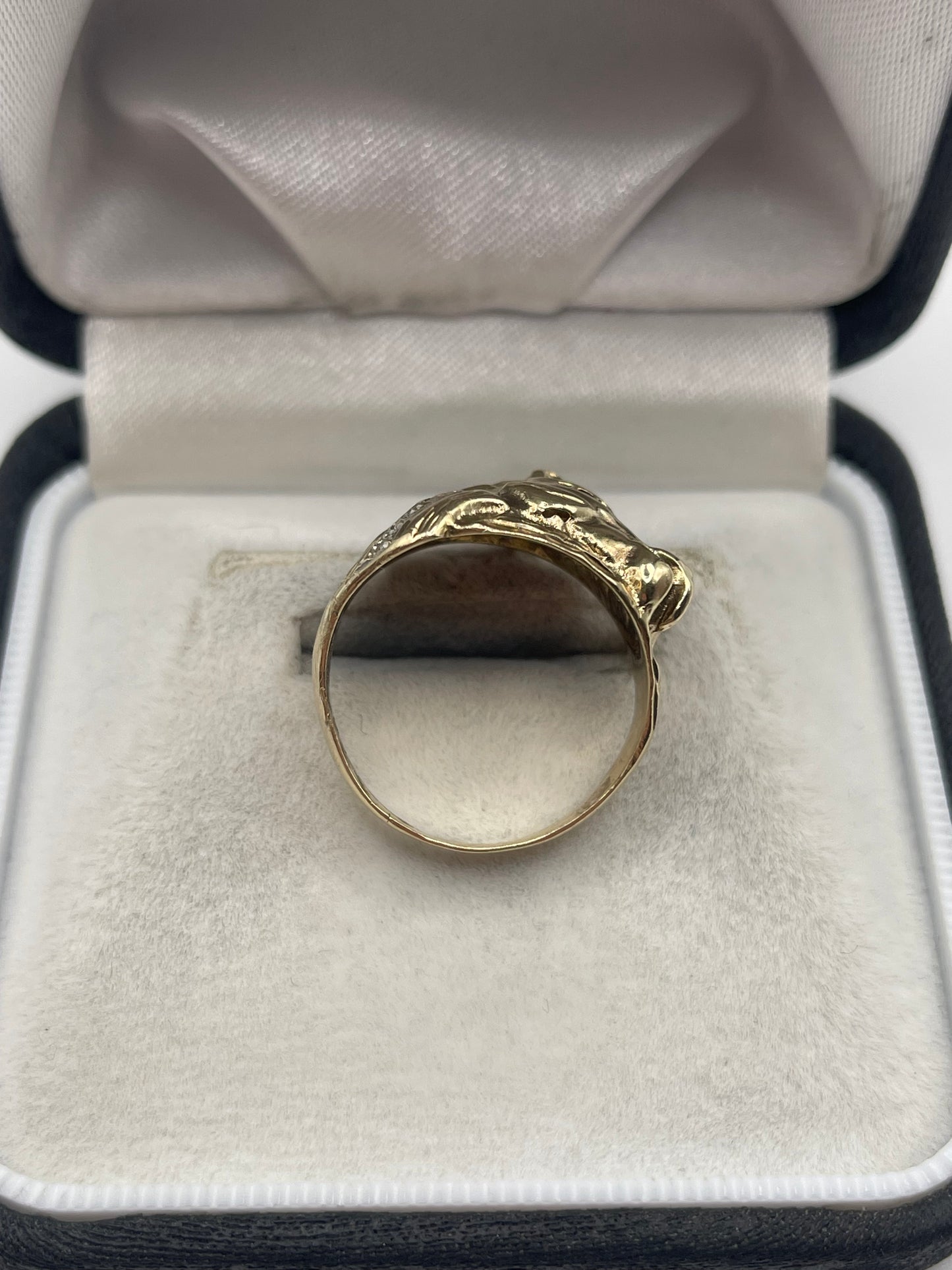 9ct gold garnet and diamond horse ring