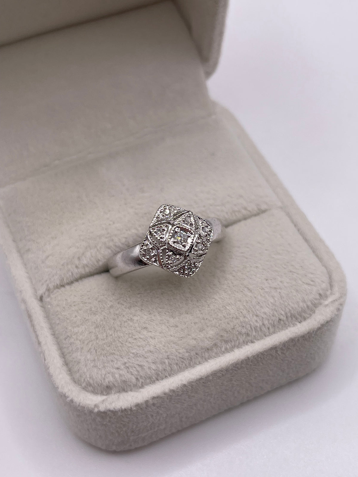 9ct white gold diamond cluster ring