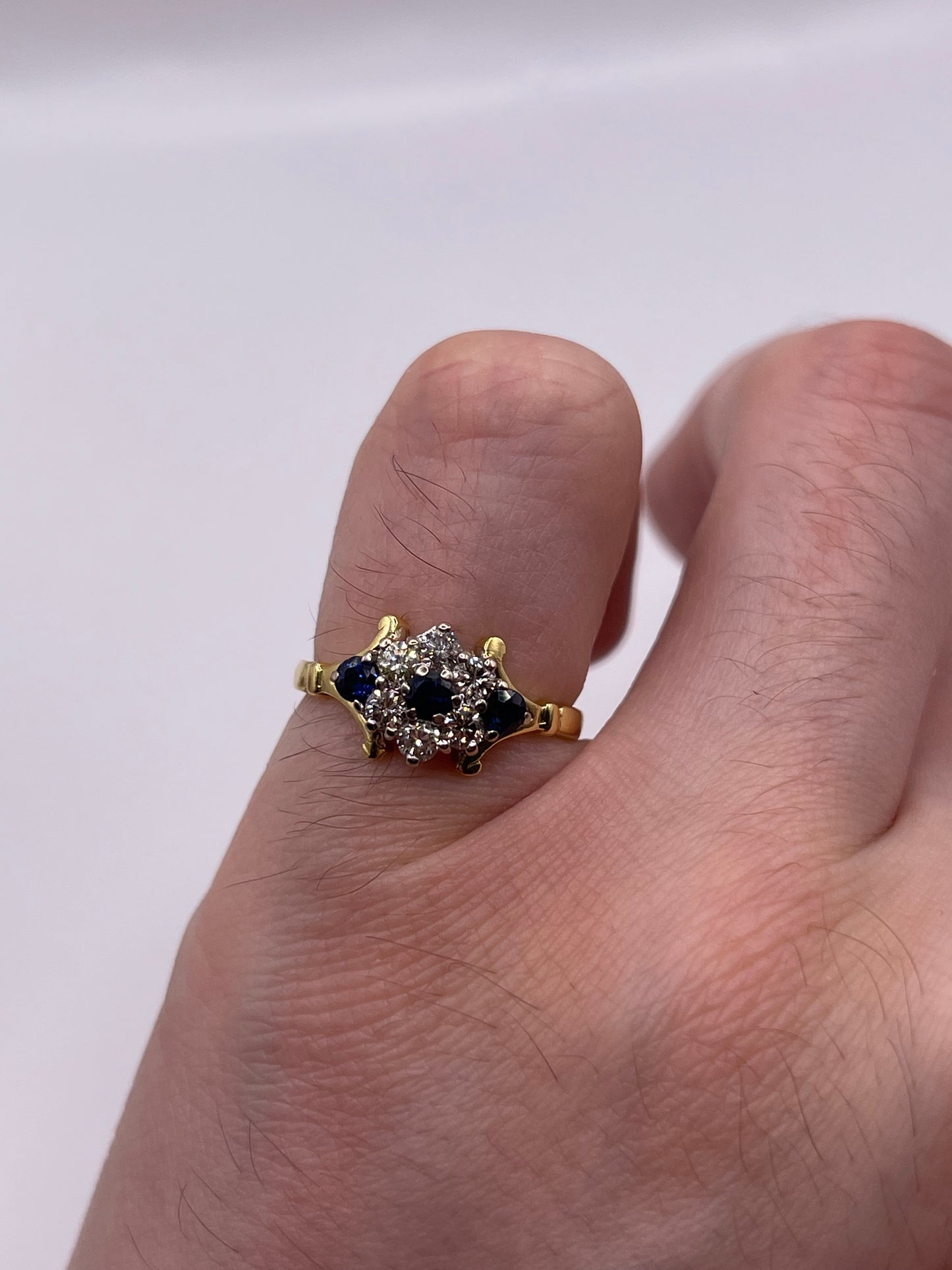 18ct gold sapphire and diamond ring