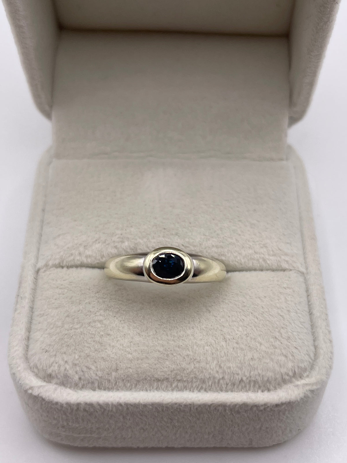 9ct gold sapphire gypsy ring