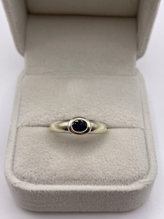 9ct gold sapphire gypsy ring