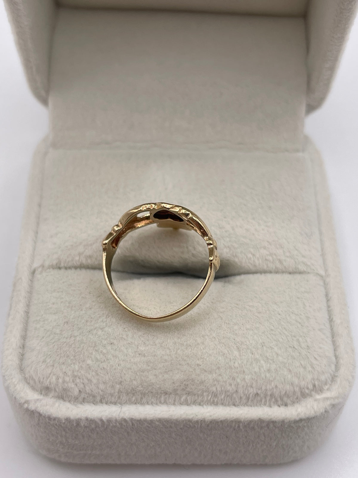 9ct gold claddagh ring