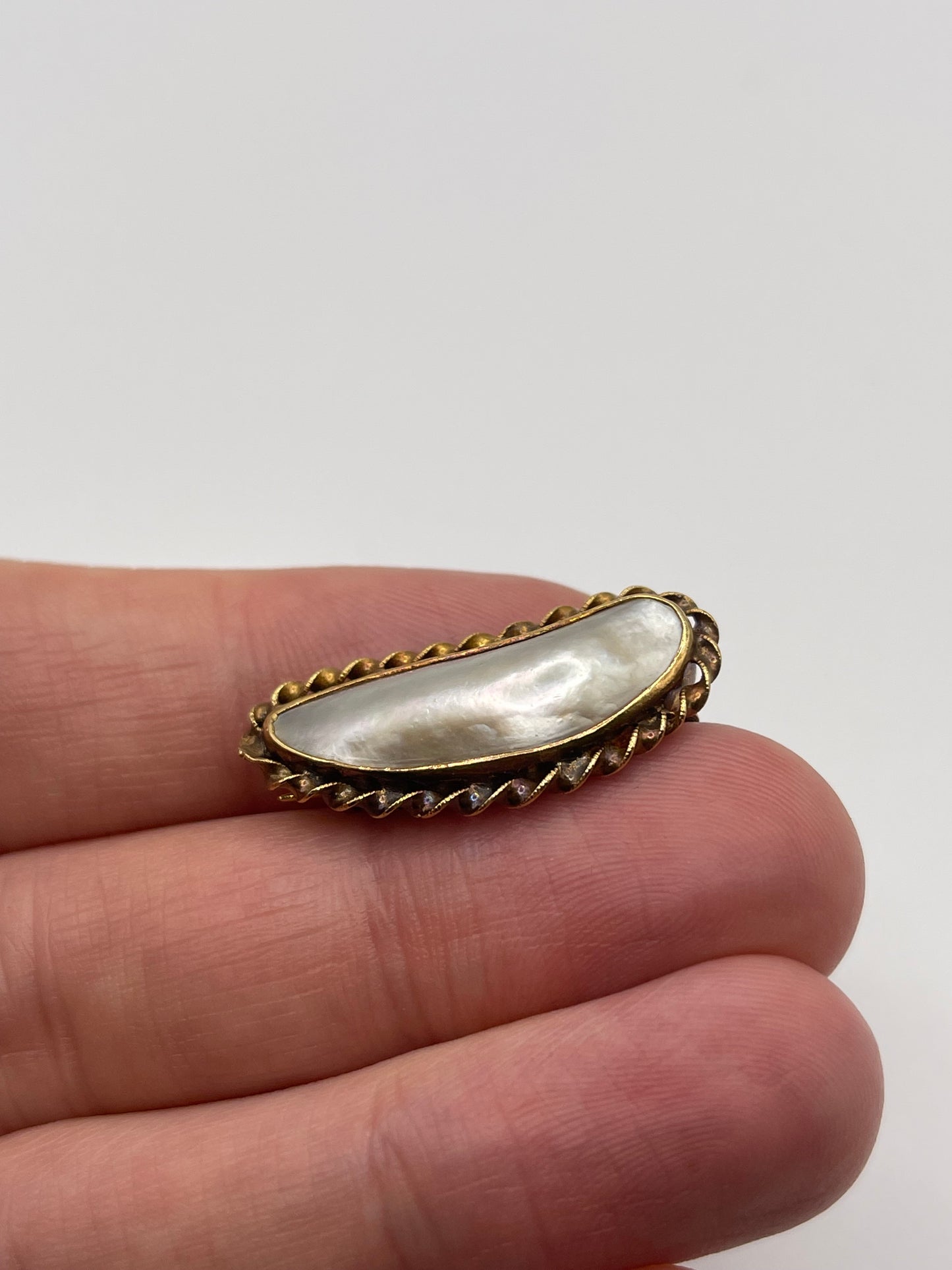 18ct gold pearl brooch