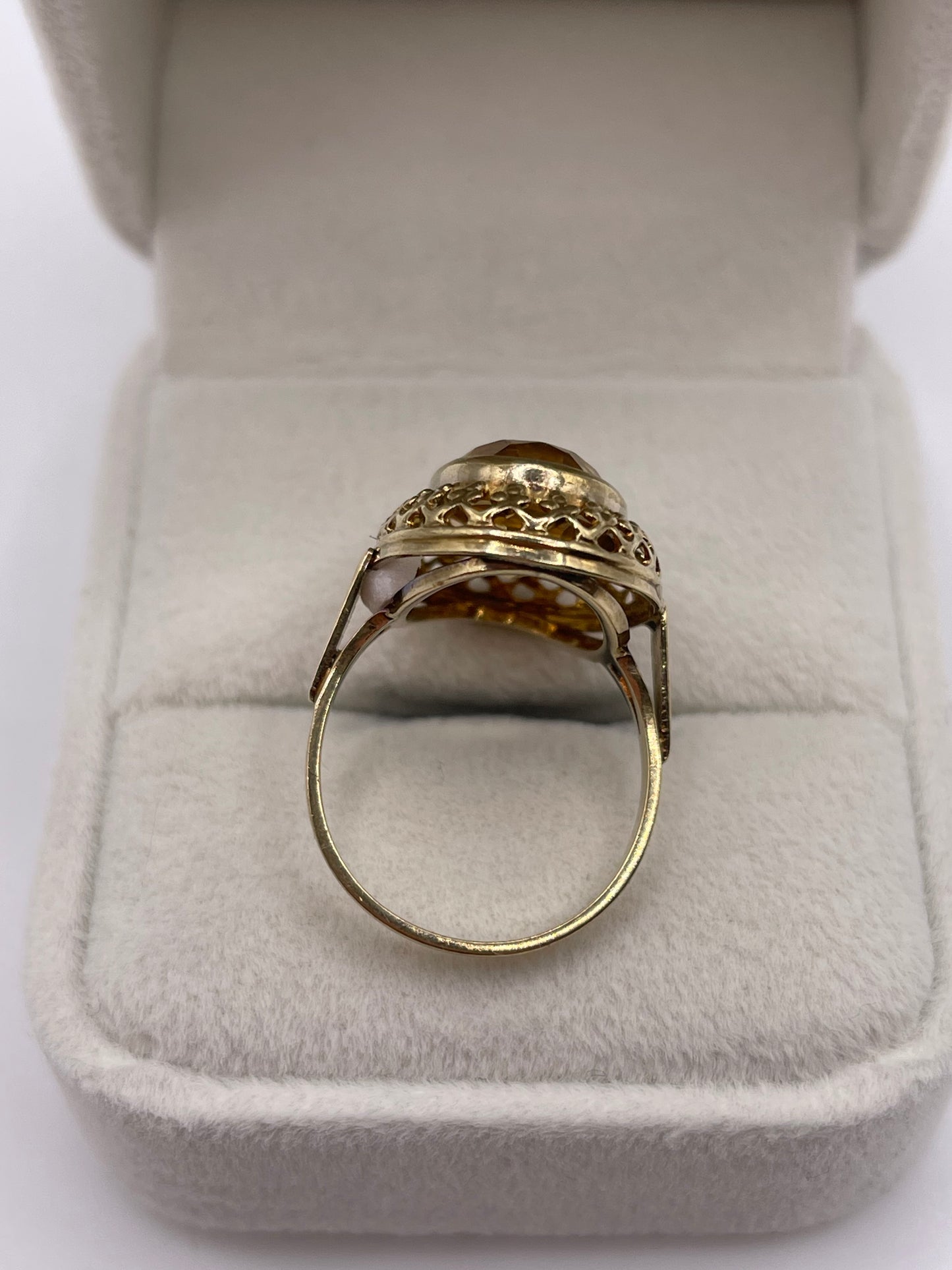 8ct gold citrine ring