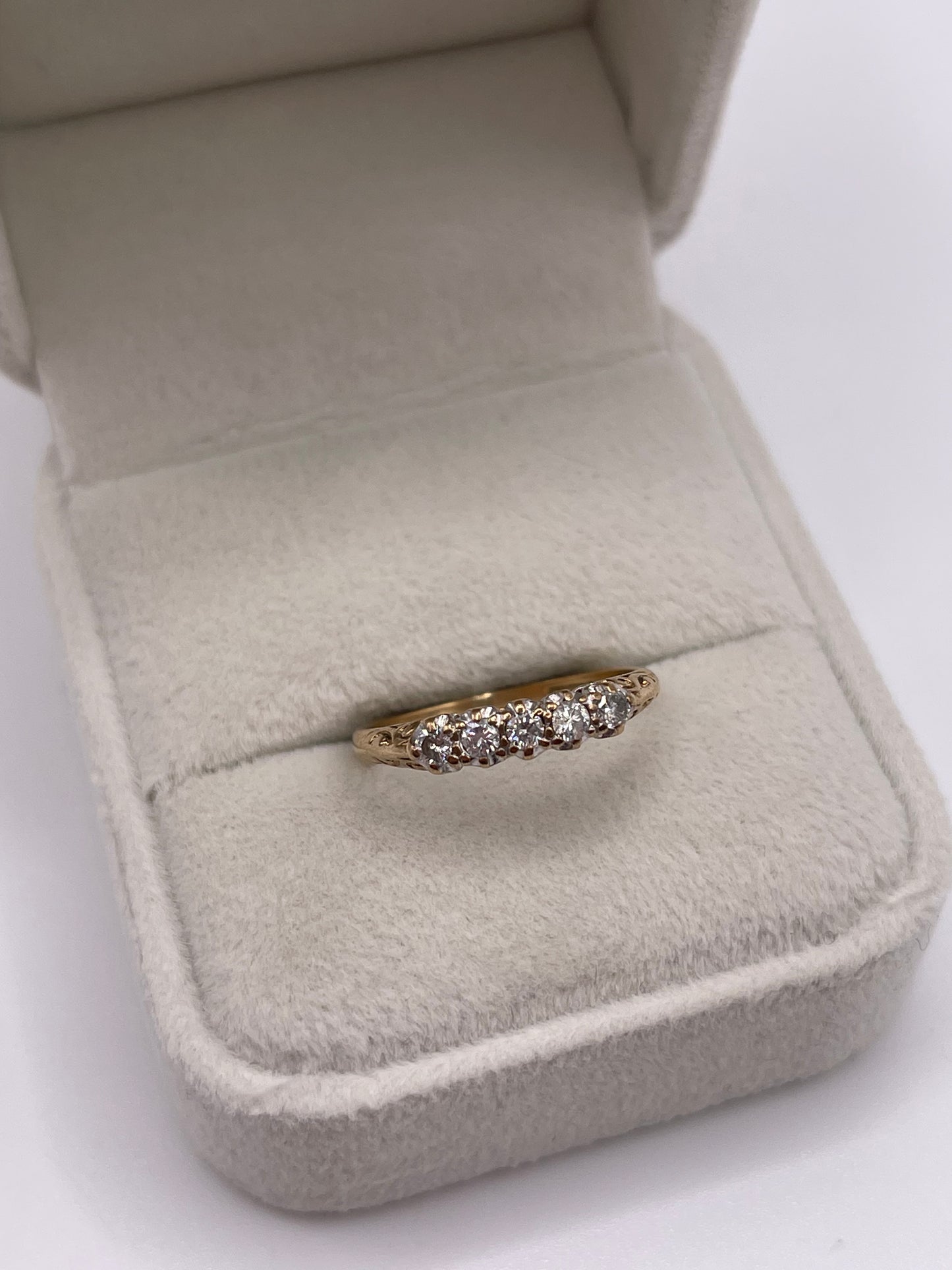 9ct gold diamond ring