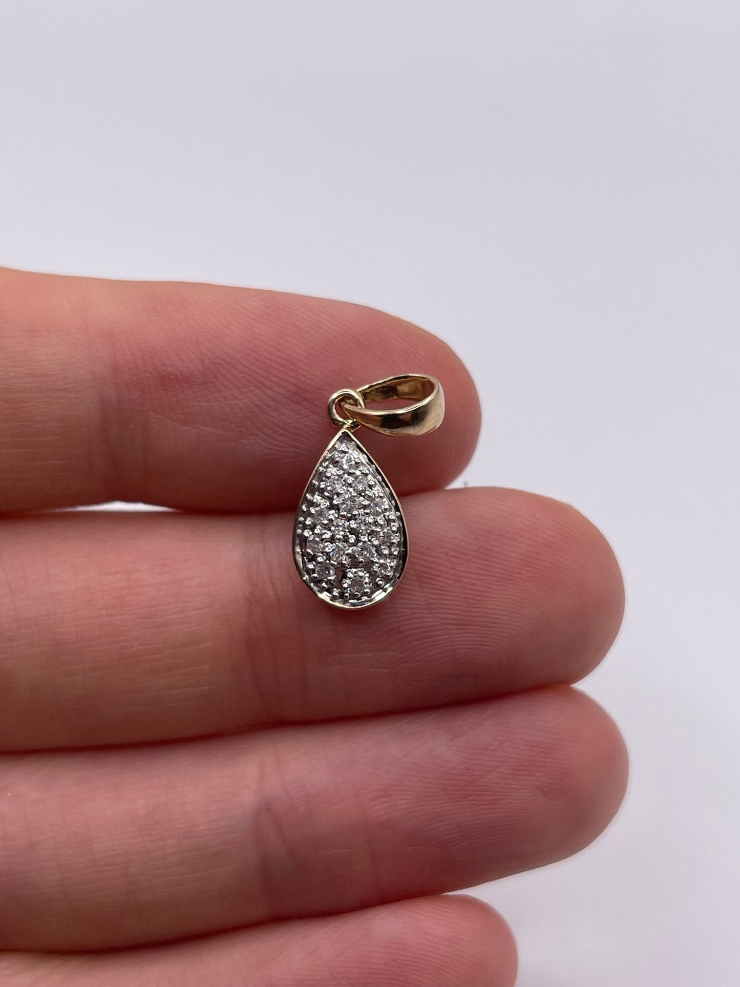9ct gold diamond cluster pendant