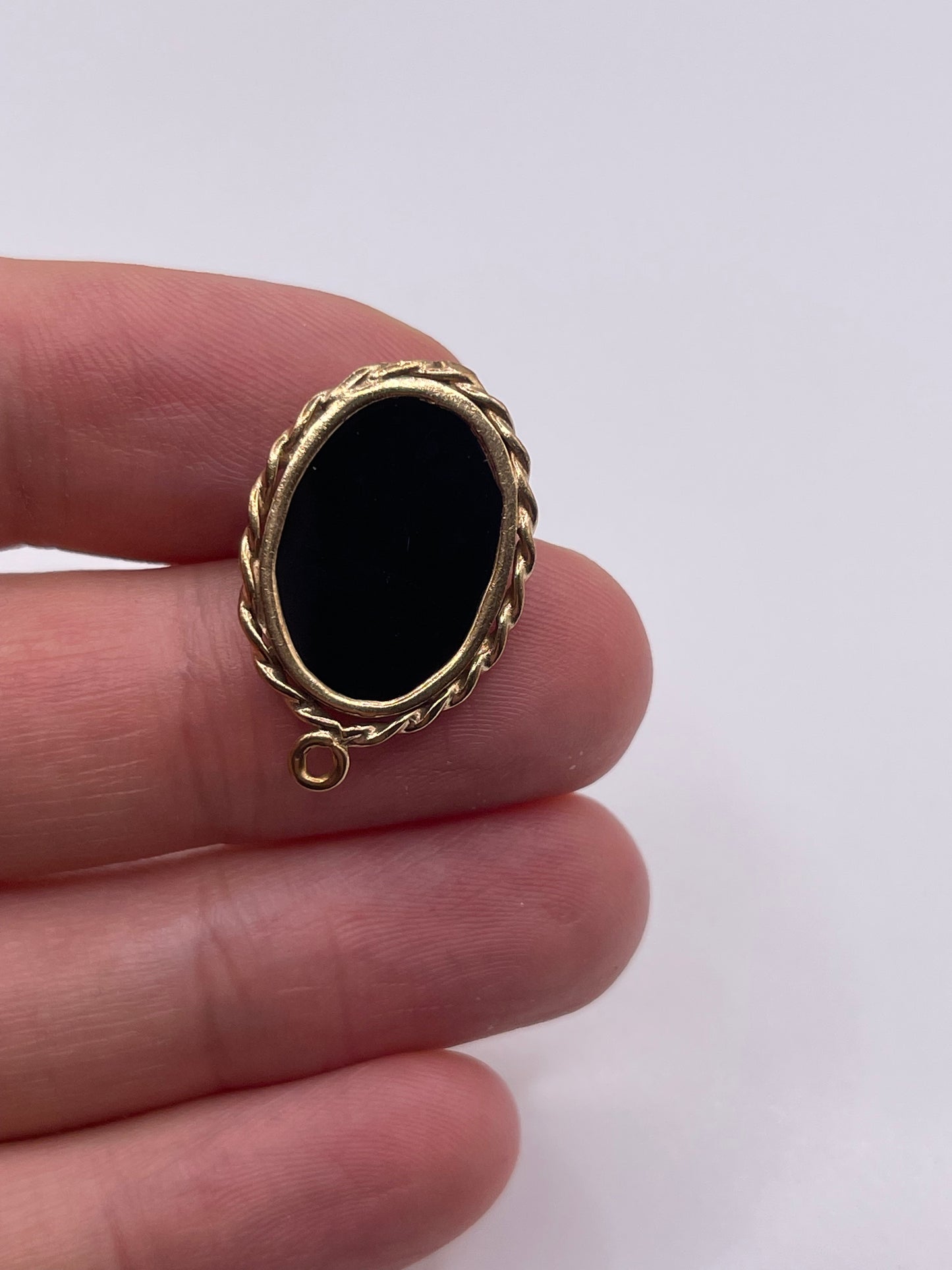 9ct gold opal and onyx pendant