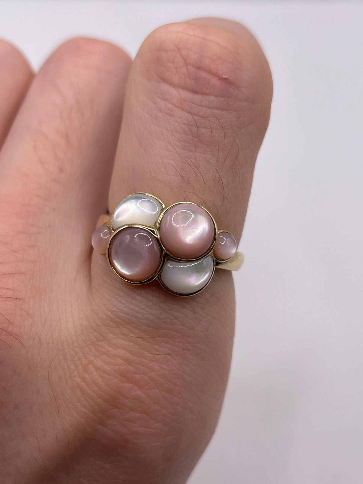 9ct gold mother of pearl ring