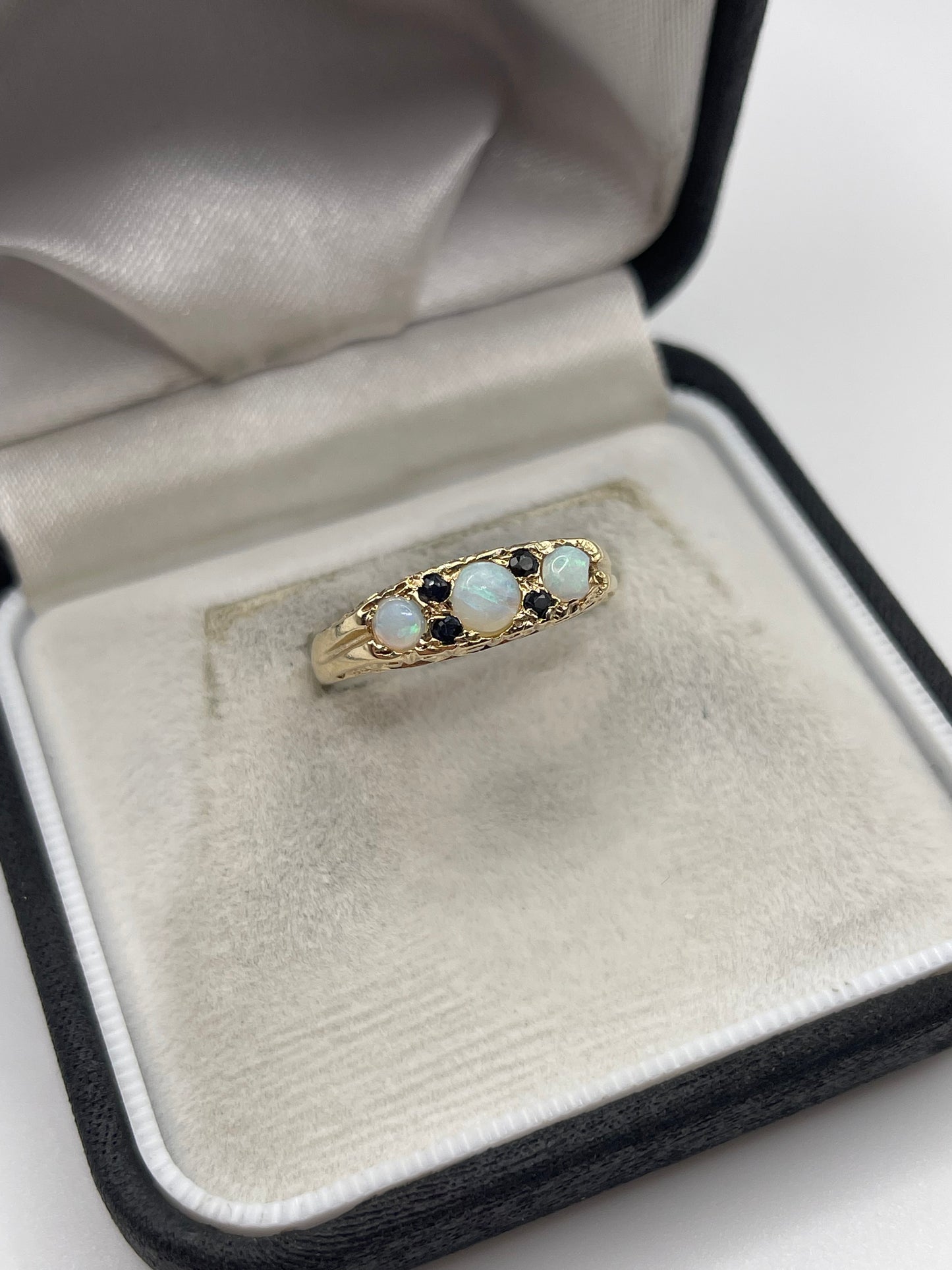 9ct gold opal and sapphire ring