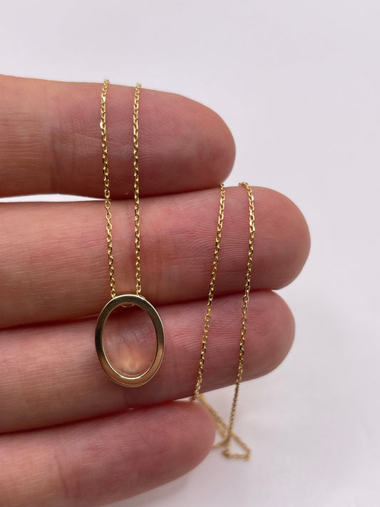 9ct gold initial O necklace
