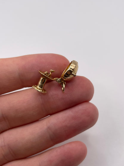 9ct gold toadstool / mushroom charm
