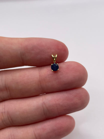 9ct gold sapphire pendant