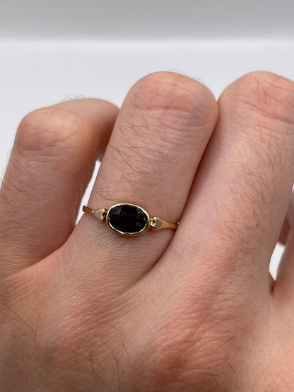 9ct gold garnet ring