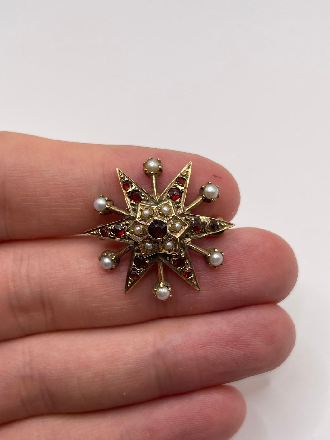 9ct gold garnet and pearl star brooch