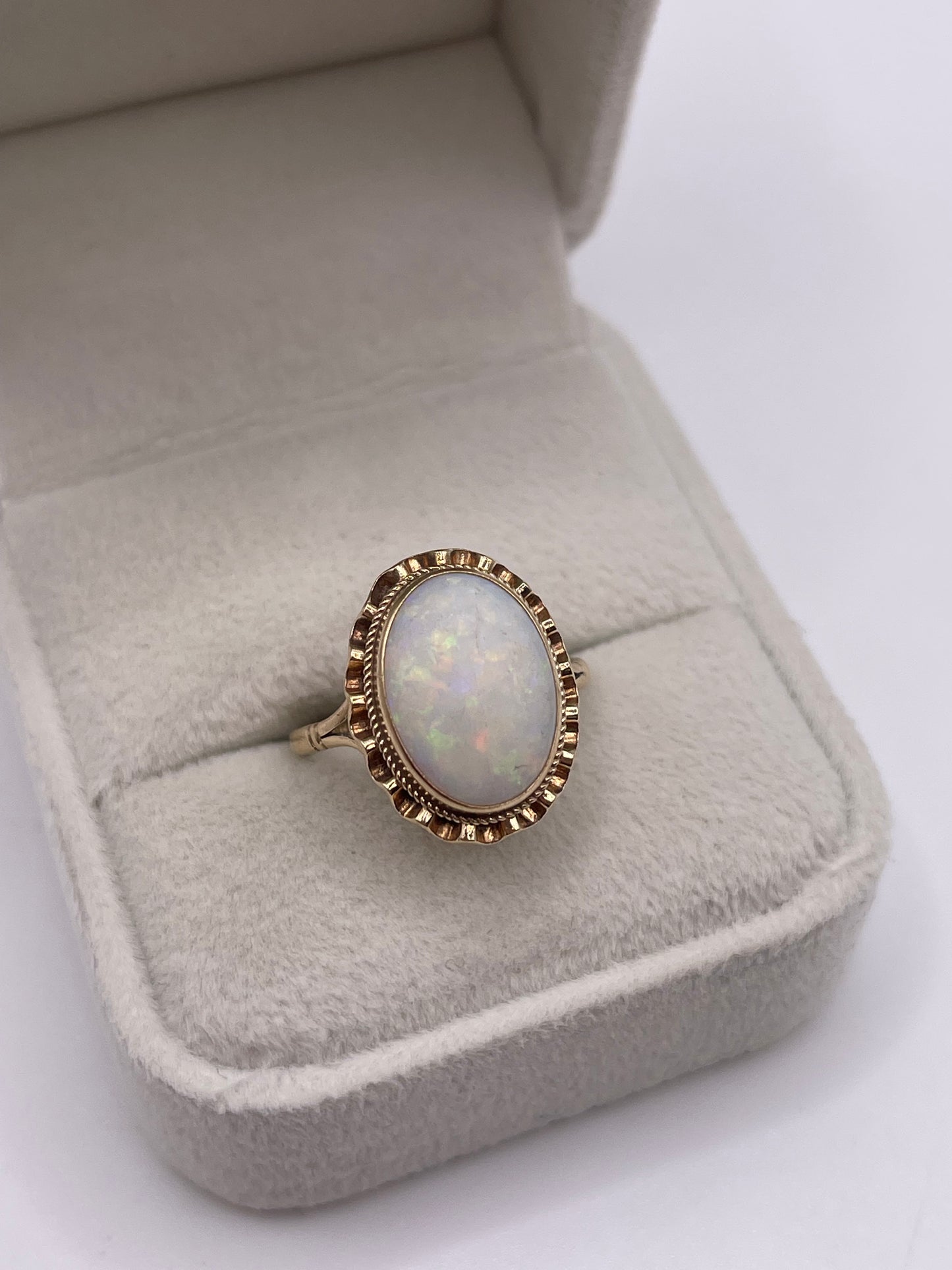 9ct gold opal ring