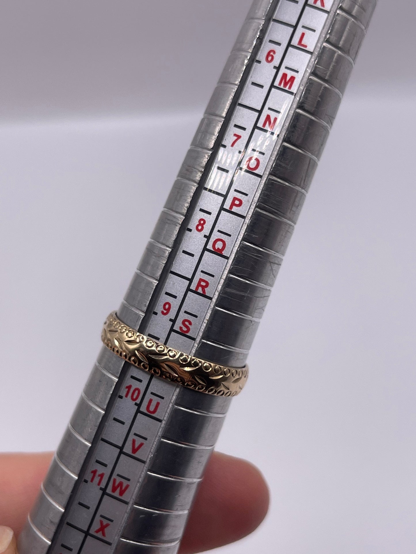 9ct gold patterned band