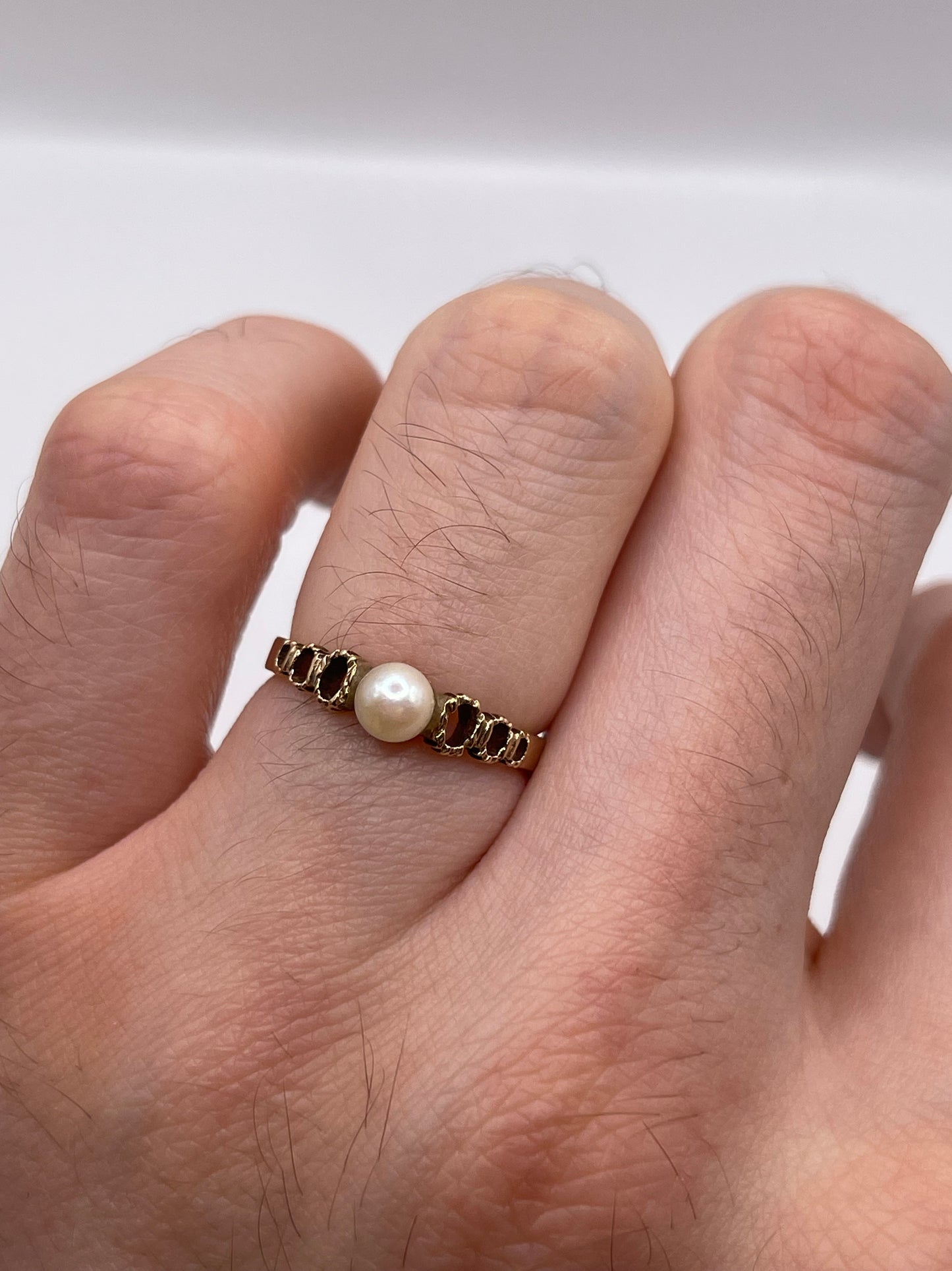 9ct gold pearl ring