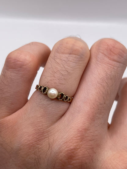 9ct gold pearl ring
