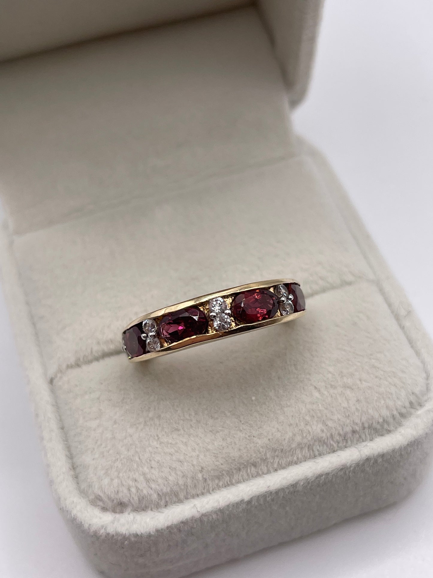 9ct gold garnet and zircon ring