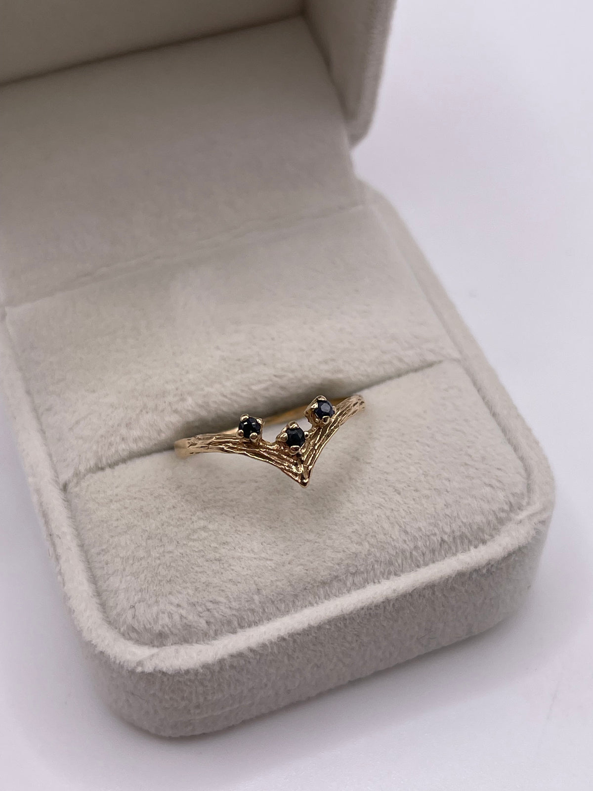 9ct gold sapphire wishbone ring