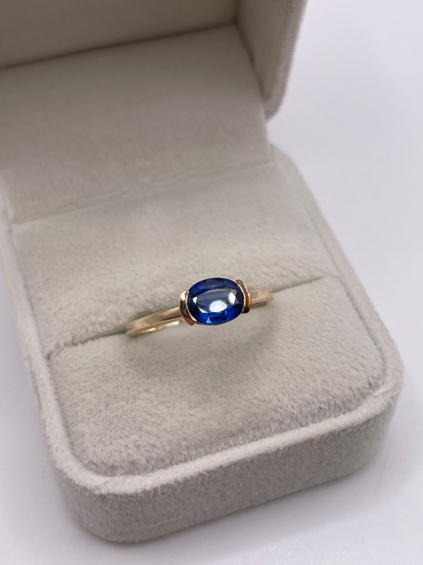 9ct gold kyanite ring