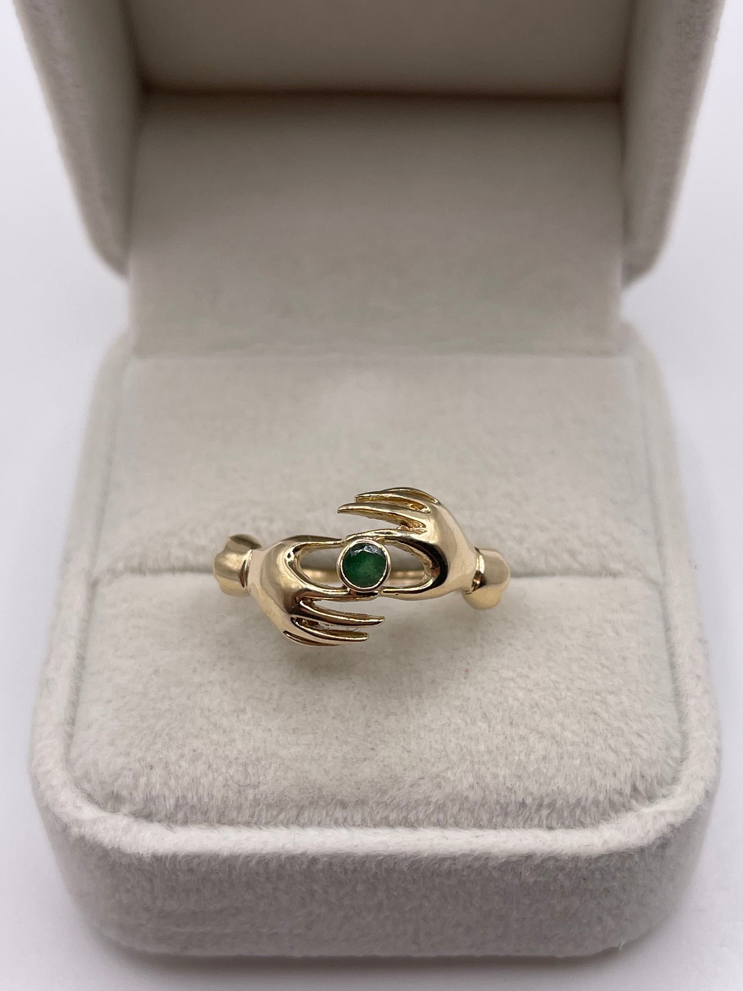 9ct gold emerald hand ring