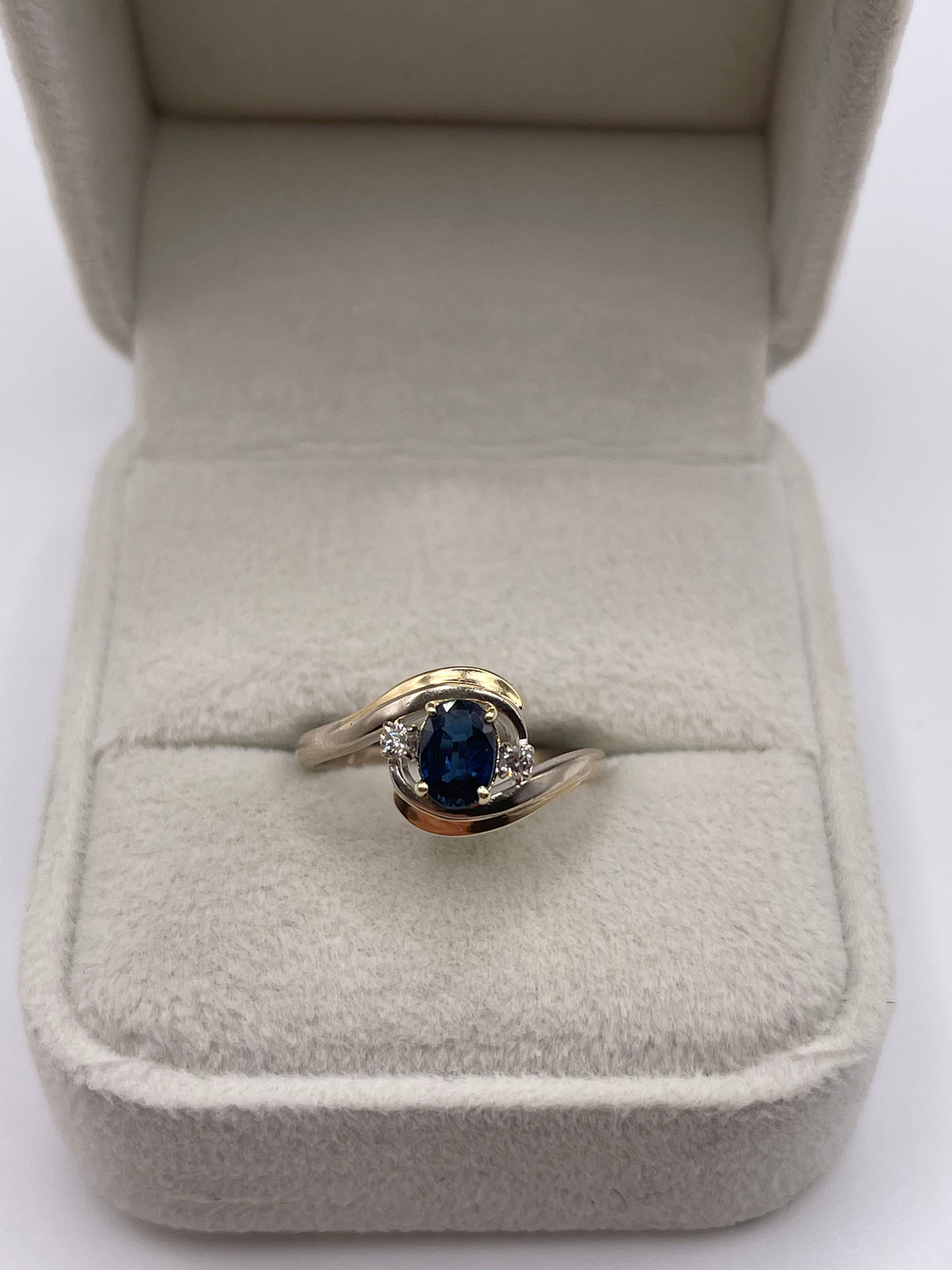 14ct two tone gold sapphire and diamond ring
