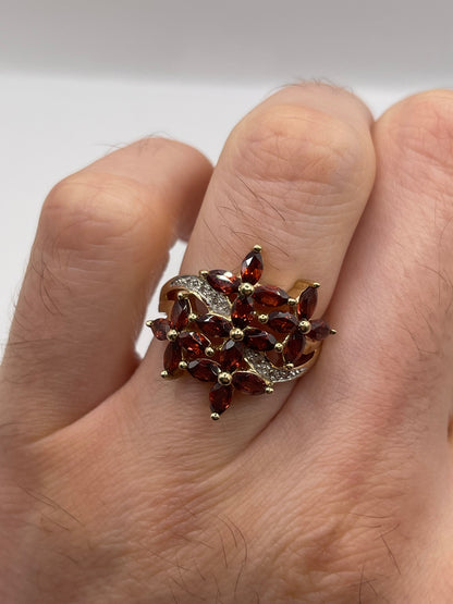9ct gold garnet and diamond ring