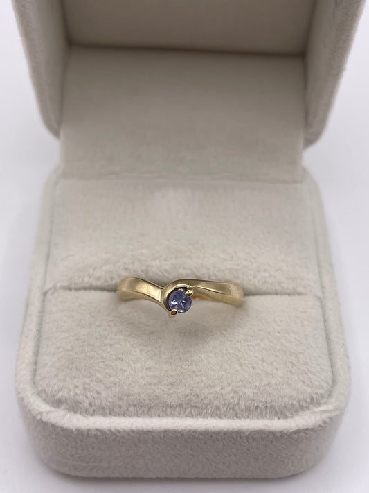 9ct gold tanzanite ring