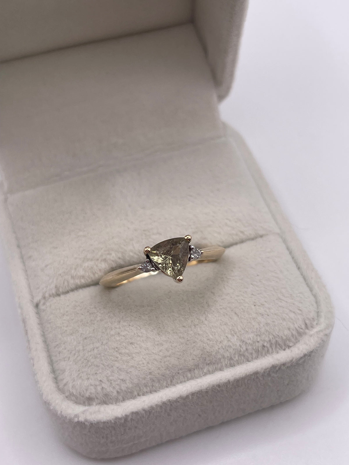 9ct gold quartz and diamond ring