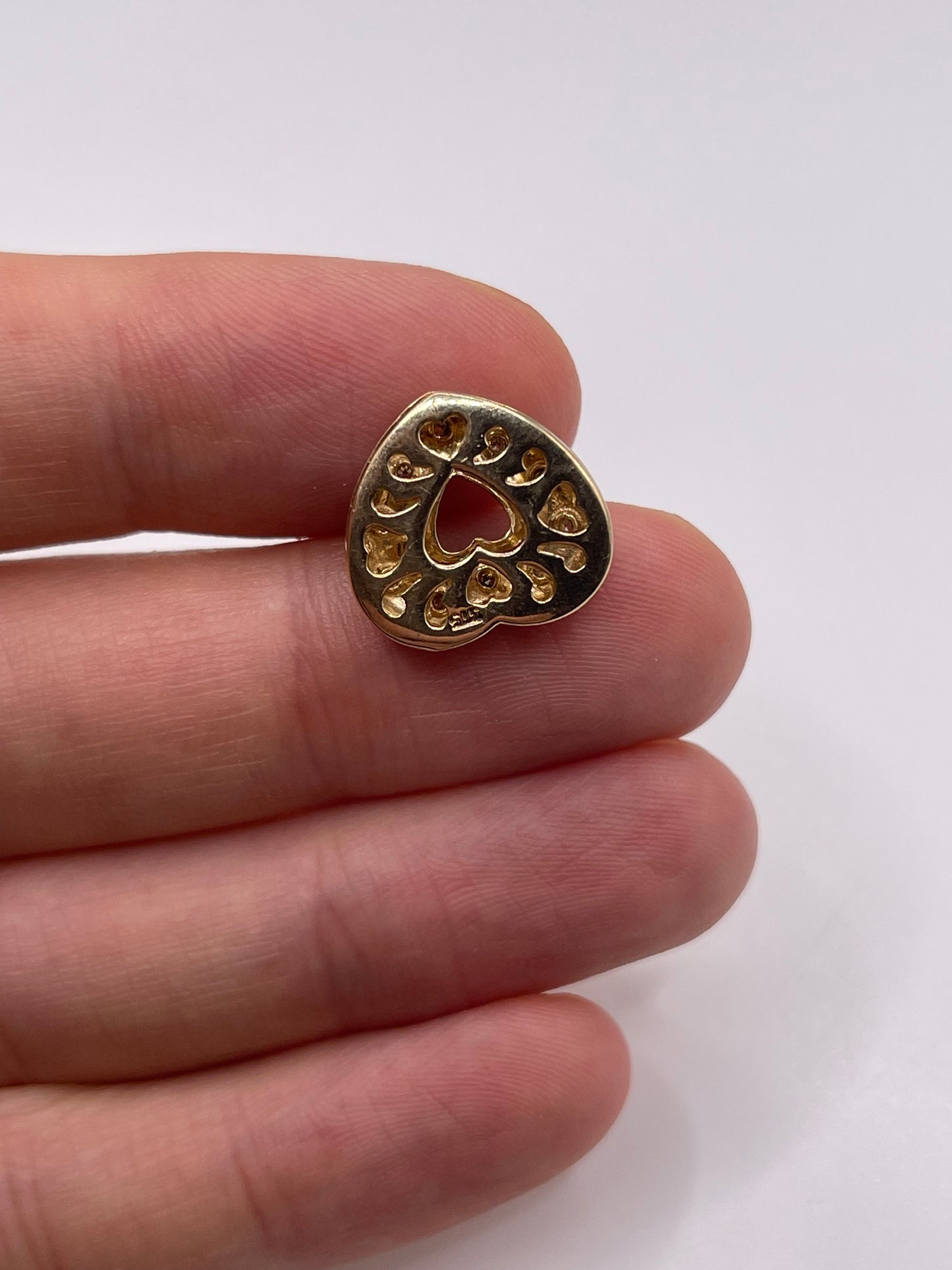 9ct gold diamond heart pendant